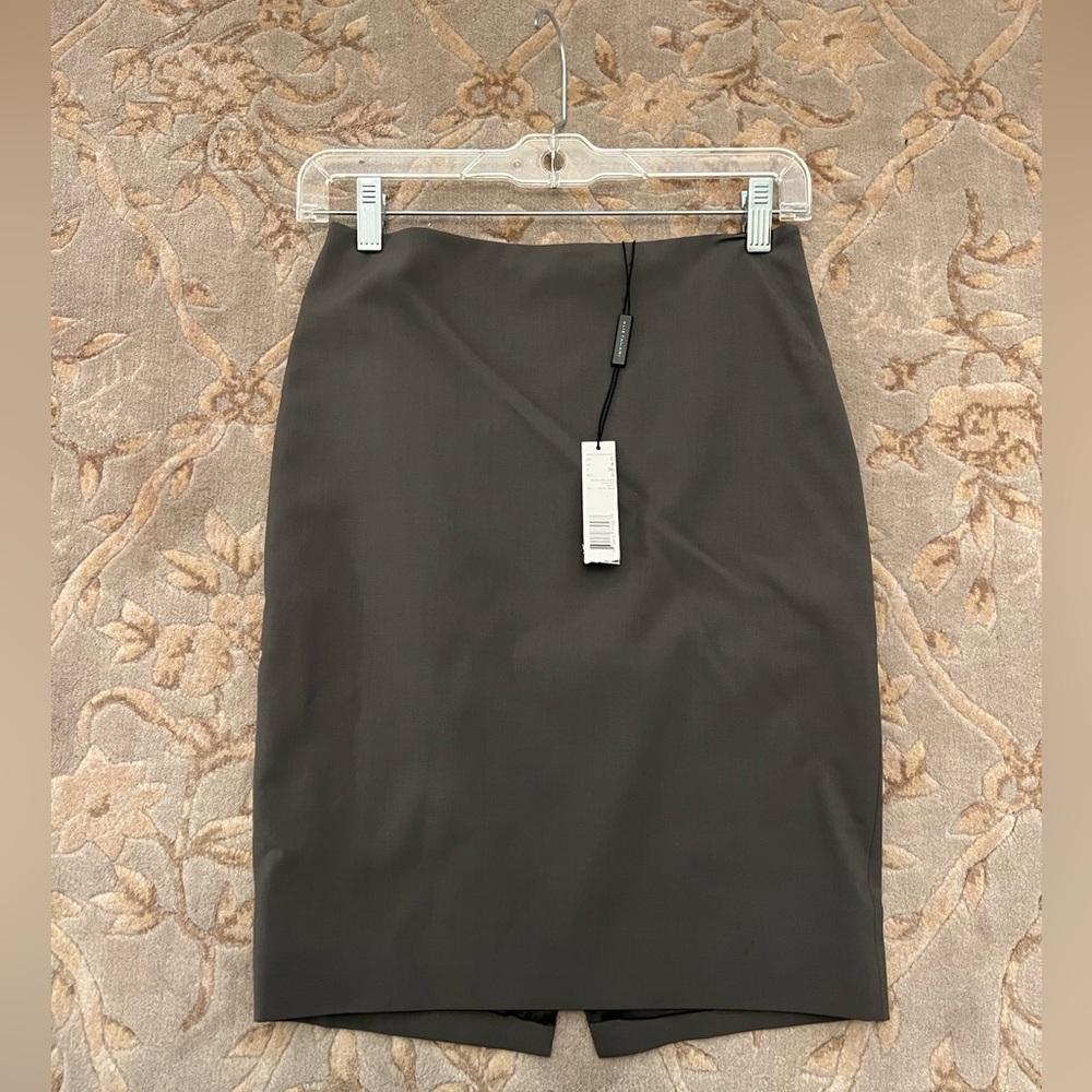 NWT Elie Tahari Penelope Skirt in gray-green color Metal Wire size 0